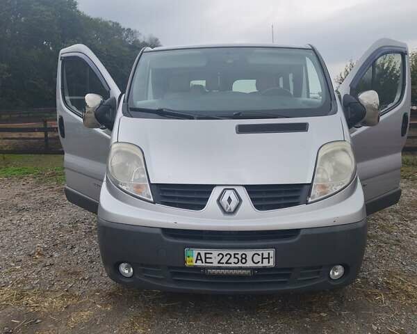 Серый Рено Трафик, объемом двигателя 2 л и пробегом 400 тыс. км за 10300 $, фото 1 на Automoto.ua