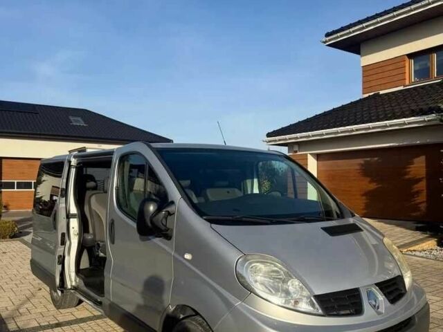 Серый Рено Трафик, объемом двигателя 2 л и пробегом 202 тыс. км за 7800 $, фото 1 на Automoto.ua