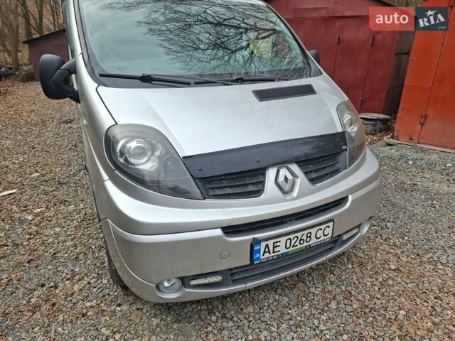 Серый Рено Трафик, объемом двигателя 2 л и пробегом 330 тыс. км за 11500 $, фото 1 на Automoto.ua