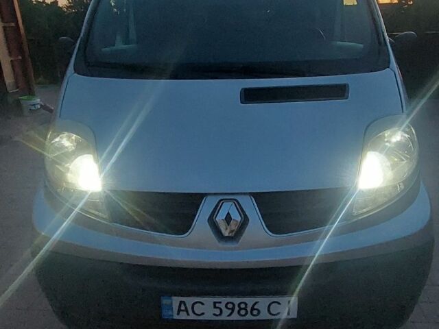 Серый Рено Трафик, объемом двигателя 2 л и пробегом 265 тыс. км за 10600 $, фото 1 на Automoto.ua