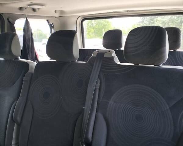 Серый Рено Трафик, объемом двигателя 2 л и пробегом 269 тыс. км за 16999 $, фото 1 на Automoto.ua