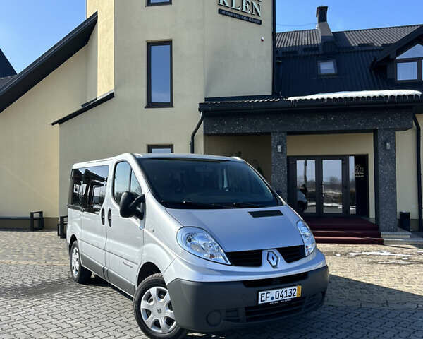 Серый Рено Трафик, объемом двигателя 2 л и пробегом 218 тыс. км за 14999 $, фото 1 на Automoto.ua