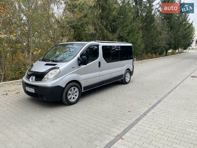 Серый Рено Трафик, объемом двигателя 2 л и пробегом 402 тыс. км за 11250 $, фото 1 на Automoto.ua
