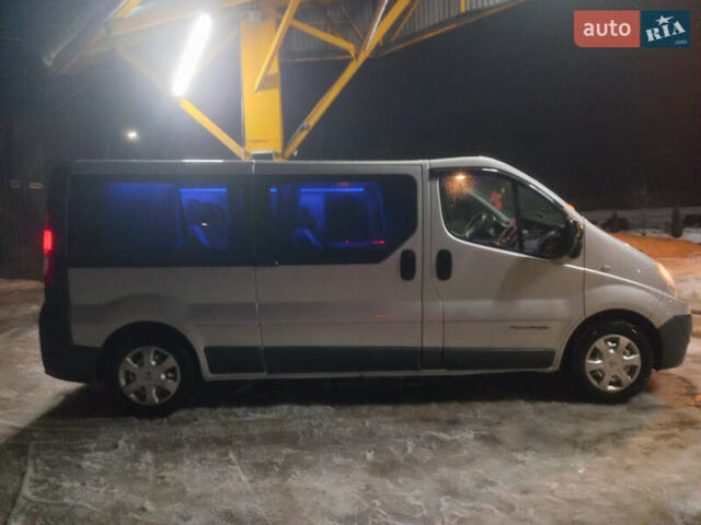 Серый Рено Трафик, объемом двигателя 2.5 л и пробегом 330 тыс. км за 12850 $, фото 1 на Automoto.ua