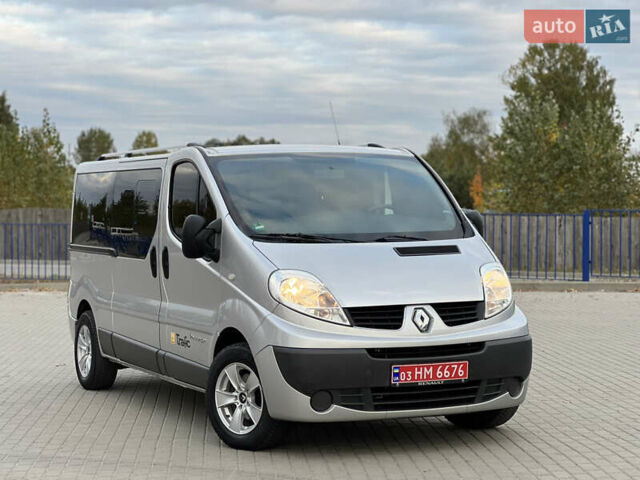 Серый Рено Трафик, объемом двигателя 2 л и пробегом 298 тыс. км за 14450 $, фото 1 на Automoto.ua