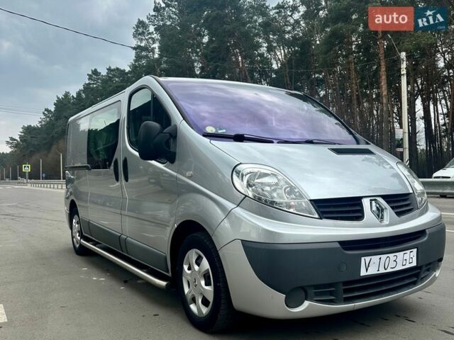 Сірий Рено Трафік, об'ємом двигуна 2.5 л та пробігом 191 тис. км за 14950 $, фото 1 на Automoto.ua