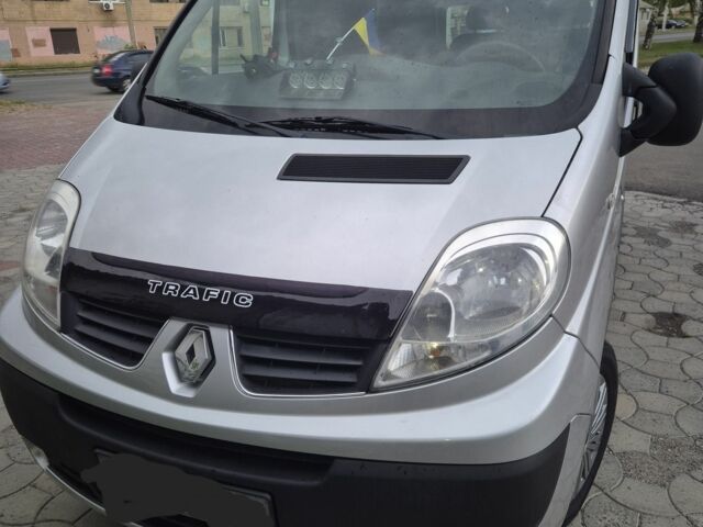 Серый Рено Трафик, объемом двигателя 2 л и пробегом 290 тыс. км за 7200 $, фото 1 на Automoto.ua