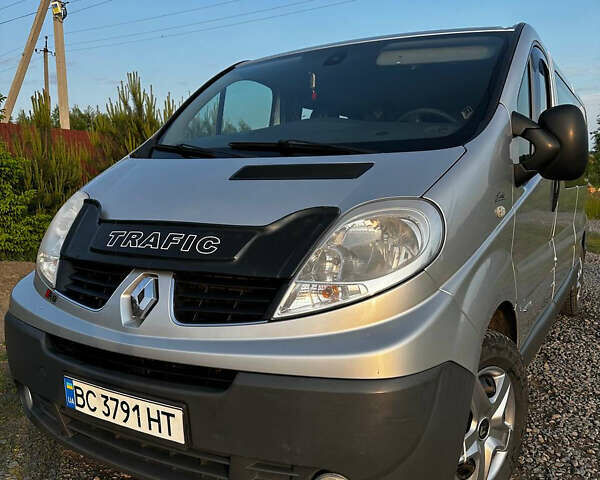 Сірий Рено Трафік, об'ємом двигуна 2 л та пробігом 383 тис. км за 12500 $, фото 1 на Automoto.ua