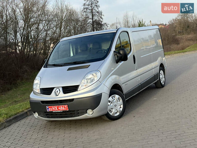 Серый Рено Трафик, объемом двигателя 2 л и пробегом 220 тыс. км за 12950 $, фото 1 на Automoto.ua