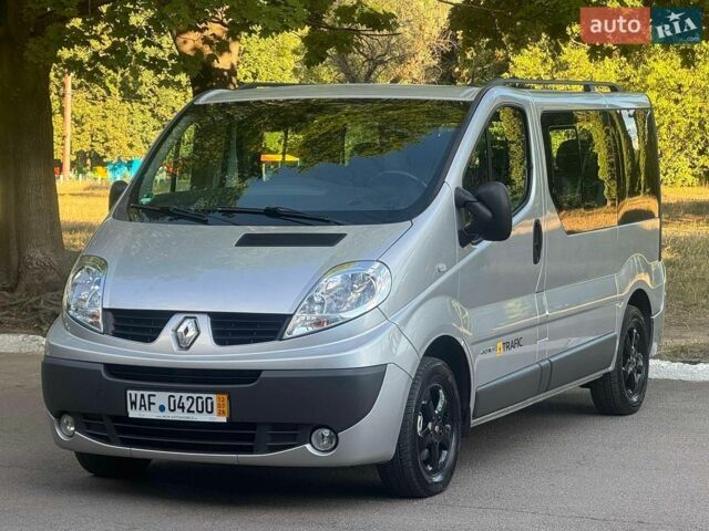 Сірий Рено Трафік, об'ємом двигуна 0 л та пробігом 210 тис. км за 15999 $, фото 1 на Automoto.ua