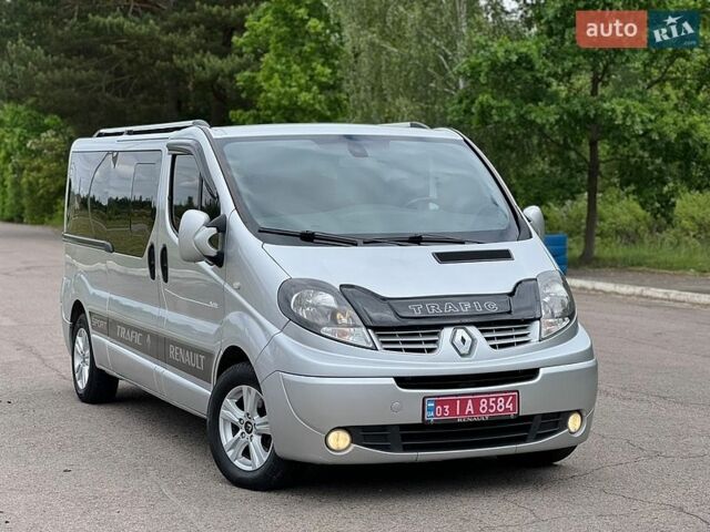 Серый Рено Трафик, объемом двигателя 2 л и пробегом 279 тыс. км за 14750 $, фото 1 на Automoto.ua