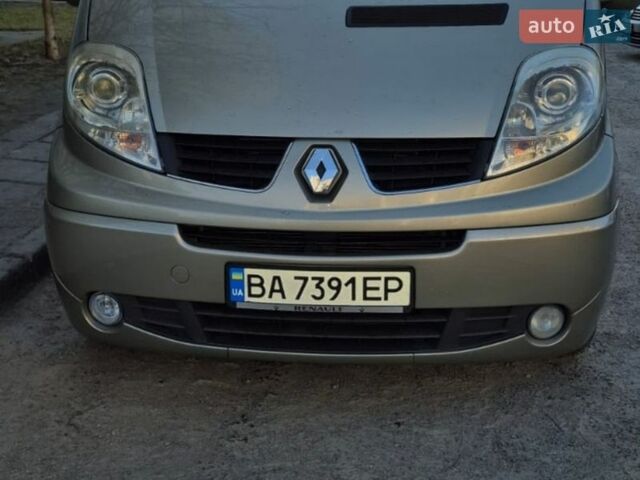 Серый Рено Трафик, объемом двигателя 2 л и пробегом 360 тыс. км за 15300 $, фото 1 на Automoto.ua