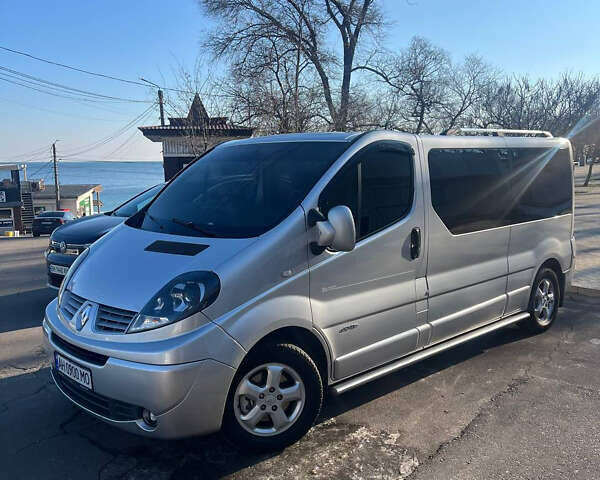 Серый Рено Трафик, объемом двигателя 2 л и пробегом 245 тыс. км за 16900 $, фото 1 на Automoto.ua