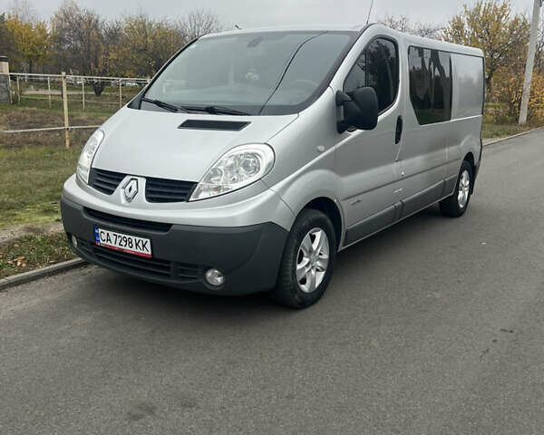 Серый Рено Трафик, объемом двигателя 2 л и пробегом 272 тыс. км за 16500 $, фото 1 на Automoto.ua