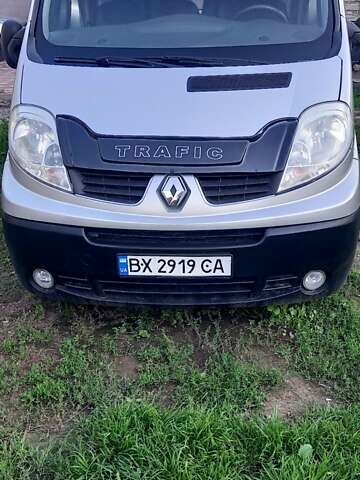 Рено Трафик 2013 в Полонном на Automoto.ua Серый Рено Трафик, объемом двигателя 2 л и пробегом 270 тыс. км за 9250 $, фото 1 на Automoto.ua