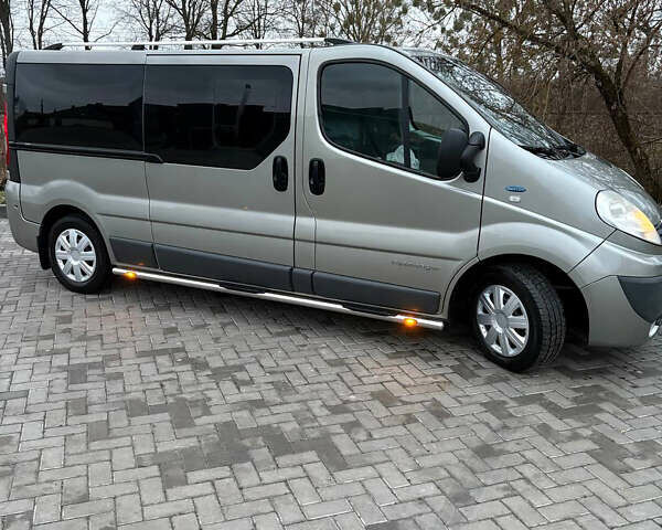 Сірий Рено Трафік, об'ємом двигуна 2 л та пробігом 401 тис. км за 15400 $, фото 1 на Automoto.ua