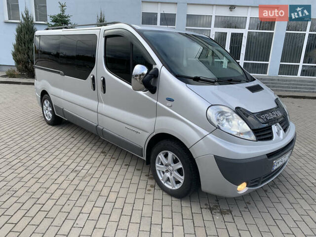 Серый Рено Трафик, объемом двигателя 2 л и пробегом 260 тыс. км за 14500 $, фото 1 на Automoto.ua