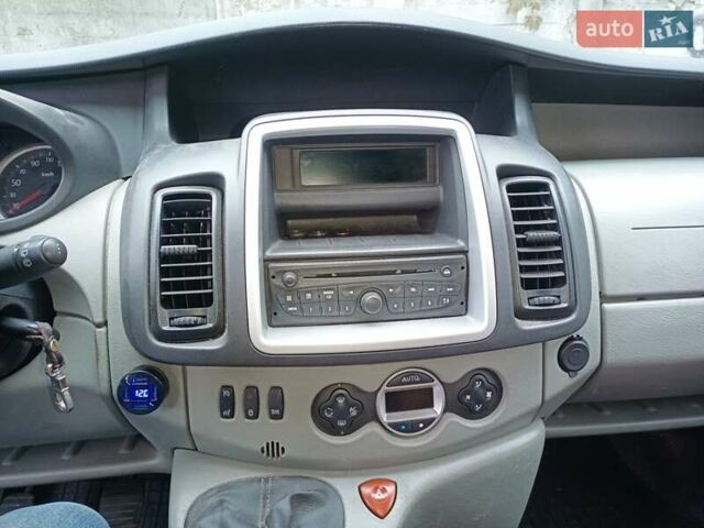 Сірий Рено Трафік, об'ємом двигуна 2 л та пробігом 218 тис. км за 14500 $, фото 1 на Automoto.ua