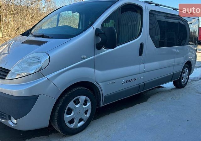Серый Рено Трафик, объемом двигателя 2 л и пробегом 238 тыс. км за 16500 $, фото 1 на Automoto.ua