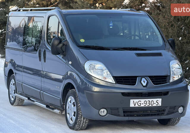 Серый Рено Трафик, объемом двигателя 2 л и пробегом 218 тыс. км за 16777 $, фото 1 на Automoto.ua