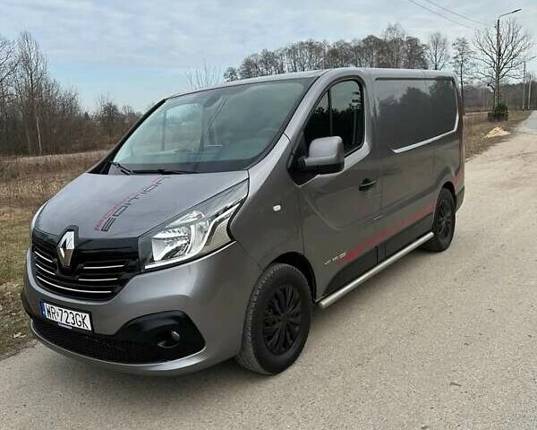 Серый Рено Трафик, объемом двигателя 1.6 л и пробегом 174 тыс. км за 11000 $, фото 1 на Automoto.ua