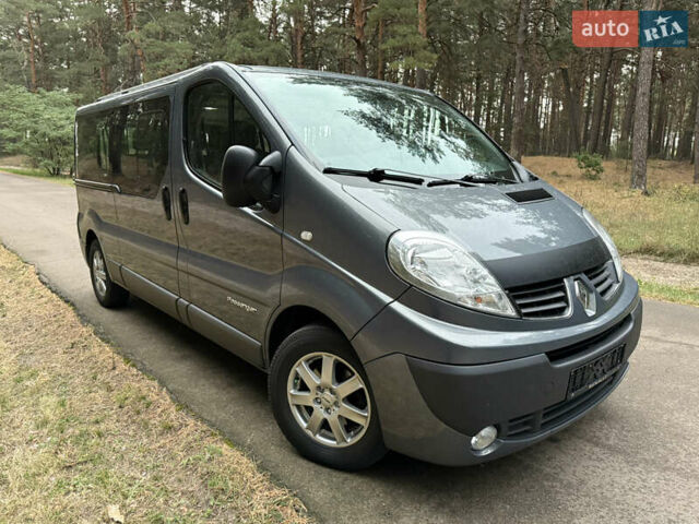 Серый Рено Трафик, объемом двигателя 2 л и пробегом 196 тыс. км за 17800 $, фото 1 на Automoto.ua