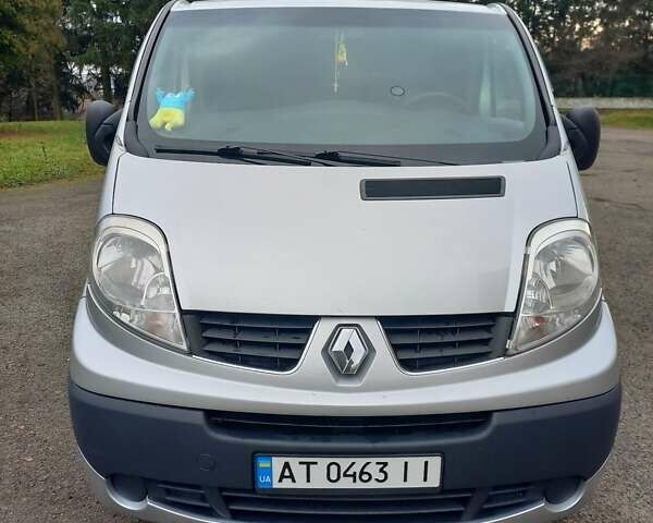 Серый Рено Трафик, объемом двигателя 2 л и пробегом 305 тыс. км за 15300 $, фото 1 на Automoto.ua