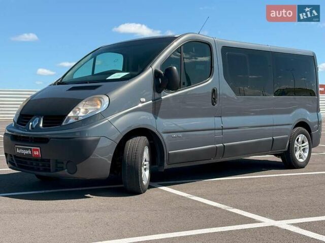 Серый Рено Трафик, объемом двигателя 2 л и пробегом 312 тыс. км за 16000 $, фото 1 на Automoto.ua