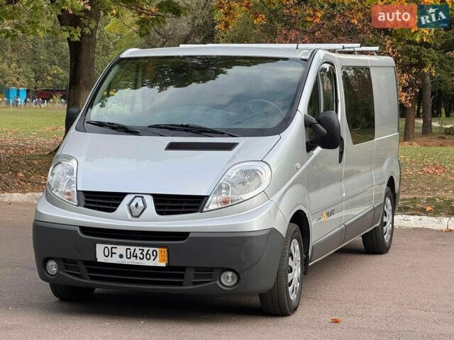Серый Рено Трафик, объемом двигателя 2 л и пробегом 245 тыс. км за 15444 $, фото 1 на Automoto.ua