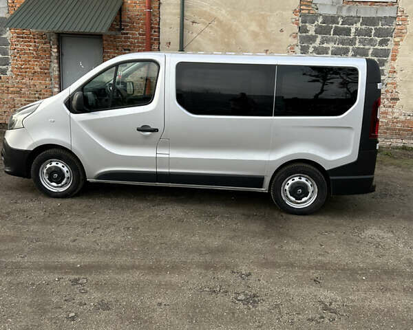 Сірий Рено Трафік, об'ємом двигуна 1.6 л та пробігом 340 тис. км за 13700 $, фото 1 на Automoto.ua