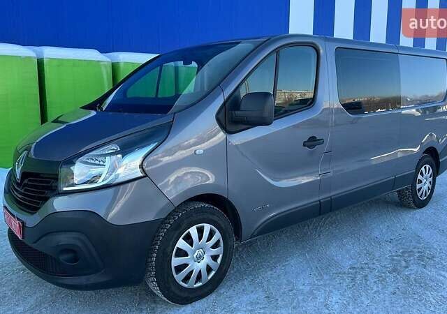 Серый Рено Трафик, объемом двигателя 1.6 л и пробегом 180 тыс. км за 16200 $, фото 1 на Automoto.ua
