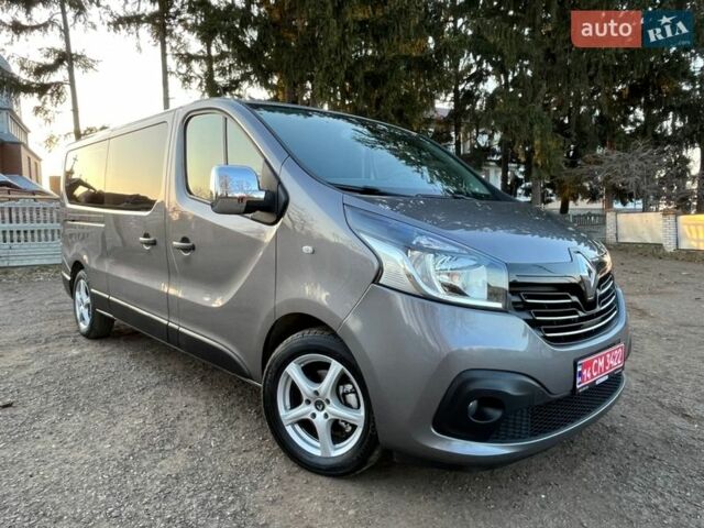 Серый Рено Трафик, объемом двигателя 1.6 л и пробегом 196 тыс. км за 15650 $, фото 1 на Automoto.ua