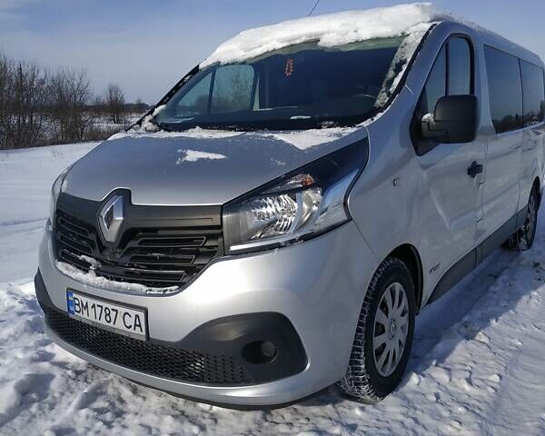 Серый Рено Трафик, объемом двигателя 1.6 л и пробегом 195 тыс. км за 17000 $, фото 1 на Automoto.ua