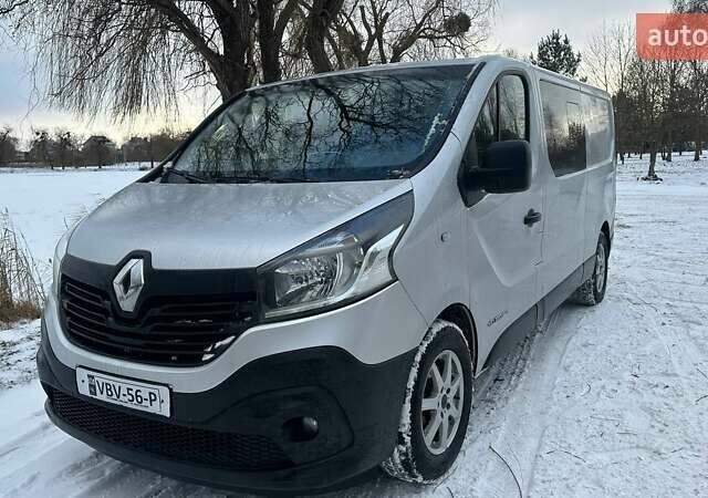 Серый Рено Трафик, объемом двигателя 1.6 л и пробегом 245 тыс. км за 15800 $, фото 1 на Automoto.ua