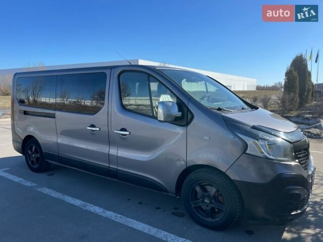 Серый Рено Трафик, объемом двигателя 1.6 л и пробегом 370 тыс. км за 14200 $, фото 1 на Automoto.ua