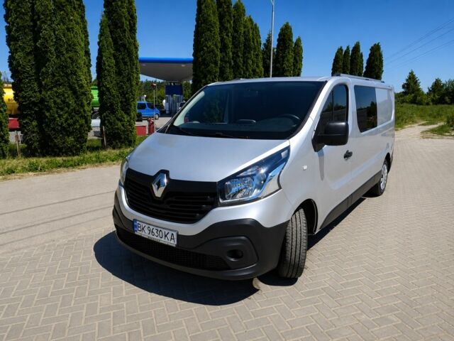 Серый Рено Трафик, объемом двигателя 0 л и пробегом 156 тыс. км за 17300 $, фото 1 на Automoto.ua