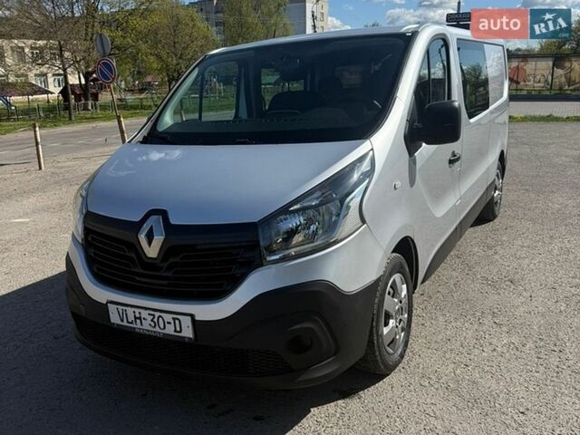Серый Рено Трафик, объемом двигателя 1.6 л и пробегом 186 тыс. км за 16500 $, фото 1 на Automoto.ua