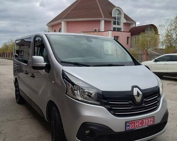 Серый Рено Трафик, объемом двигателя 1.6 л и пробегом 182 тыс. км за 22500 $, фото 1 на Automoto.ua