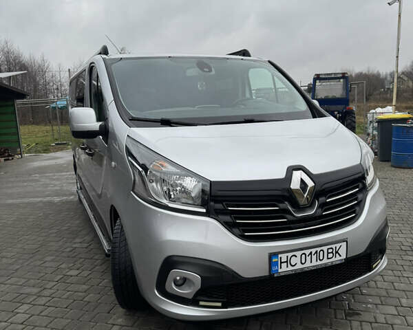 Серый Рено Трафик, объемом двигателя 1.6 л и пробегом 194 тыс. км за 17500 $, фото 1 на Automoto.ua