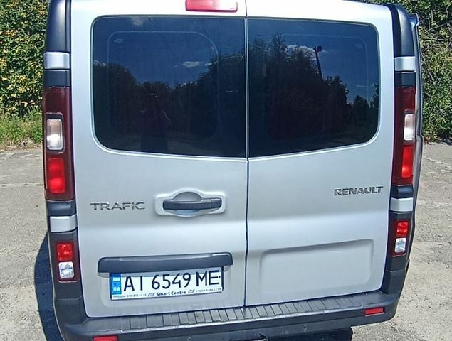 Серый Рено Трафик, объемом двигателя 1.6 л и пробегом 234 тыс. км за 16800 $, фото 1 на Automoto.ua