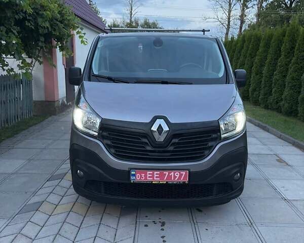 Серый Рено Трафик, объемом двигателя 0 л и пробегом 255 тыс. км за 17500 $, фото 1 на Automoto.ua