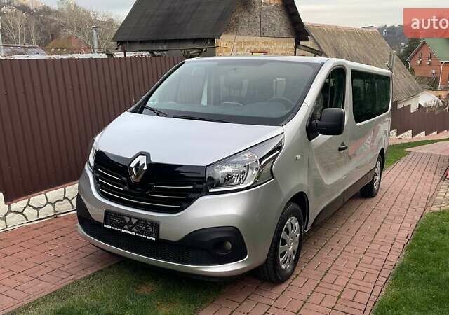 Серый Рено Трафик, объемом двигателя 1.6 л и пробегом 171 тыс. км за 19900 $, фото 1 на Automoto.ua