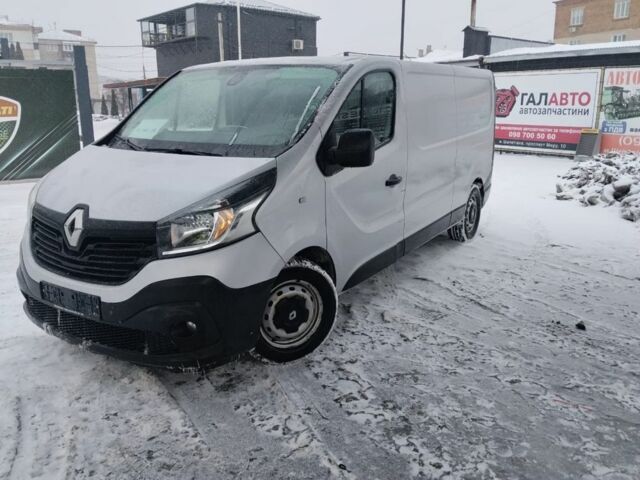 Серый Рено Трафик, объемом двигателя 2 л и пробегом 323 тыс. км за 10912 $, фото 1 на Automoto.ua
