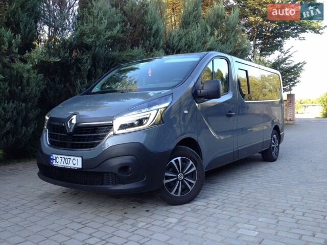Серый Рено Трафик, объемом двигателя 2 л и пробегом 210 тыс. км за 20999 $, фото 1 на Automoto.ua