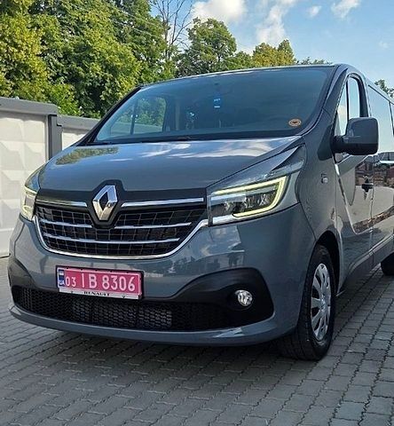 Серый Рено Трафик, объемом двигателя 2 л и пробегом 250 тыс. км за 24400 $, фото 1 на Automoto.ua