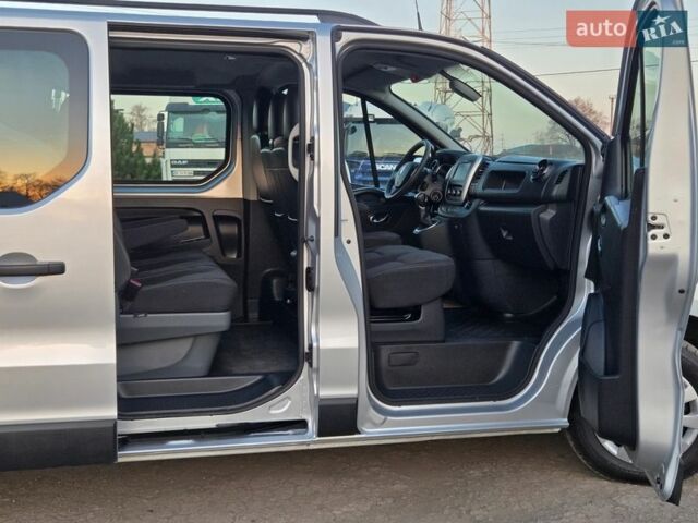 Серый Рено Трафик, объемом двигателя 2 л и пробегом 205 тыс. км за 23950 $, фото 1 на Automoto.ua