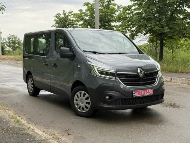 Серый Рено Трафик, объемом двигателя 2 л и пробегом 184 тыс. км за 22700 $, фото 1 на Automoto.ua