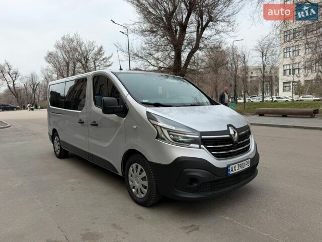 Серый Рено Трафик, объемом двигателя 2 л и пробегом 244 тыс. км за 25100 $, фото 1 на Automoto.ua