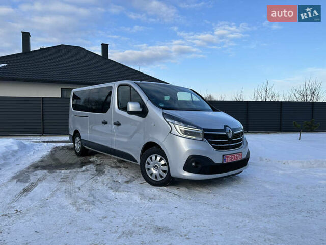 Серый Рено Трафик, объемом двигателя 2 л и пробегом 232 тыс. км за 23899 $, фото 1 на Automoto.ua