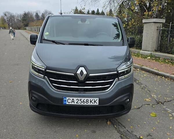 Серый Рено Трафик, объемом двигателя 2 л и пробегом 203 тыс. км за 23500 $, фото 1 на Automoto.ua